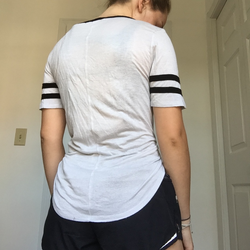 White T shirt - Picture 2 of 5